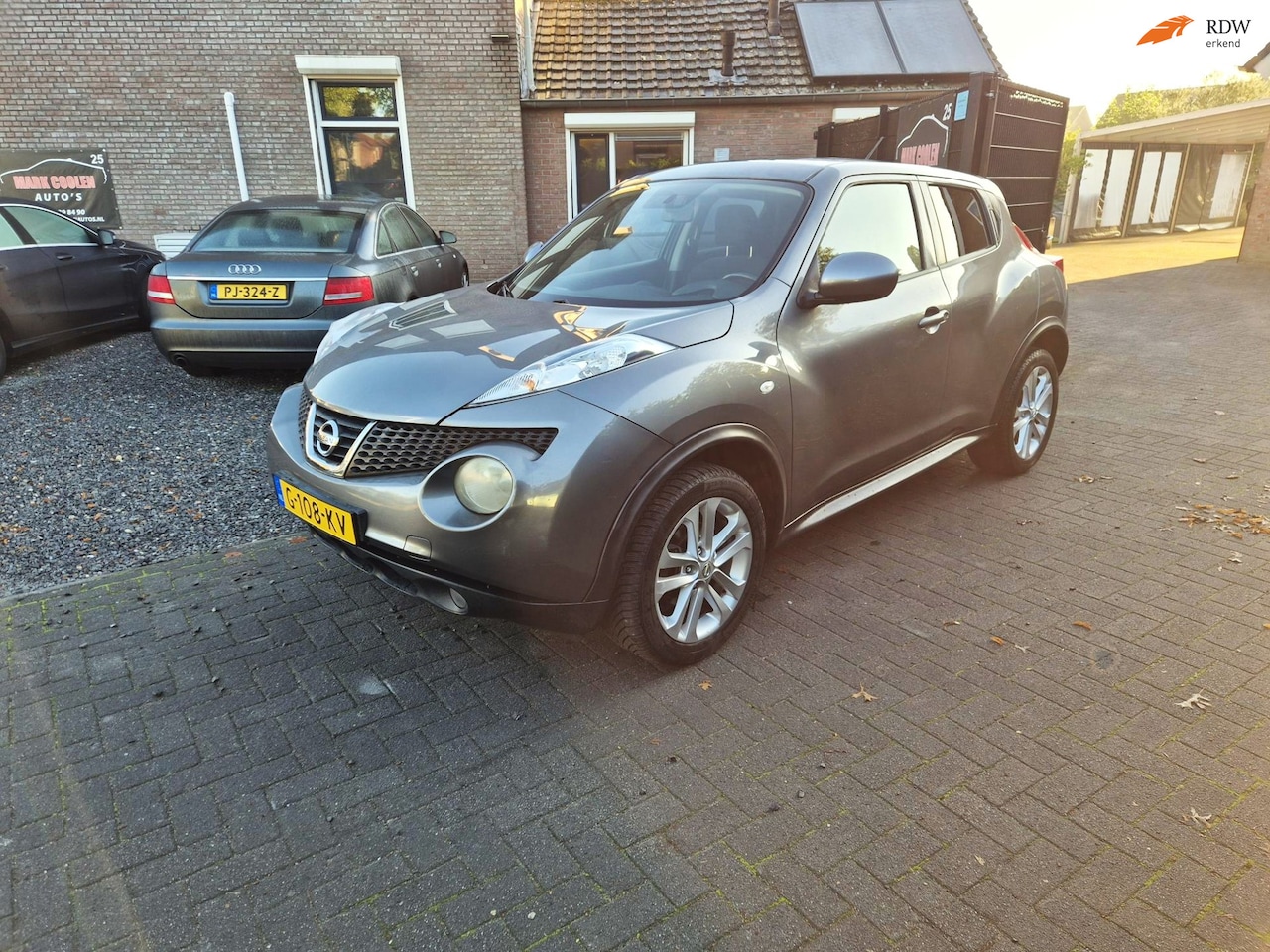Nissan Juke - 1.6 Acenta 5 Deurs Automaat Navi Clima Cruise - AutoWereld.nl