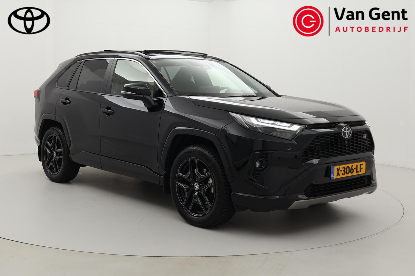 Toyota RAV4 - 2.5 Hybrid AWD GR SPORT | Panoramadak | Trekhaak | Dodehoek detectie | Stoel-/stuurverwarm - AutoWereld.nl