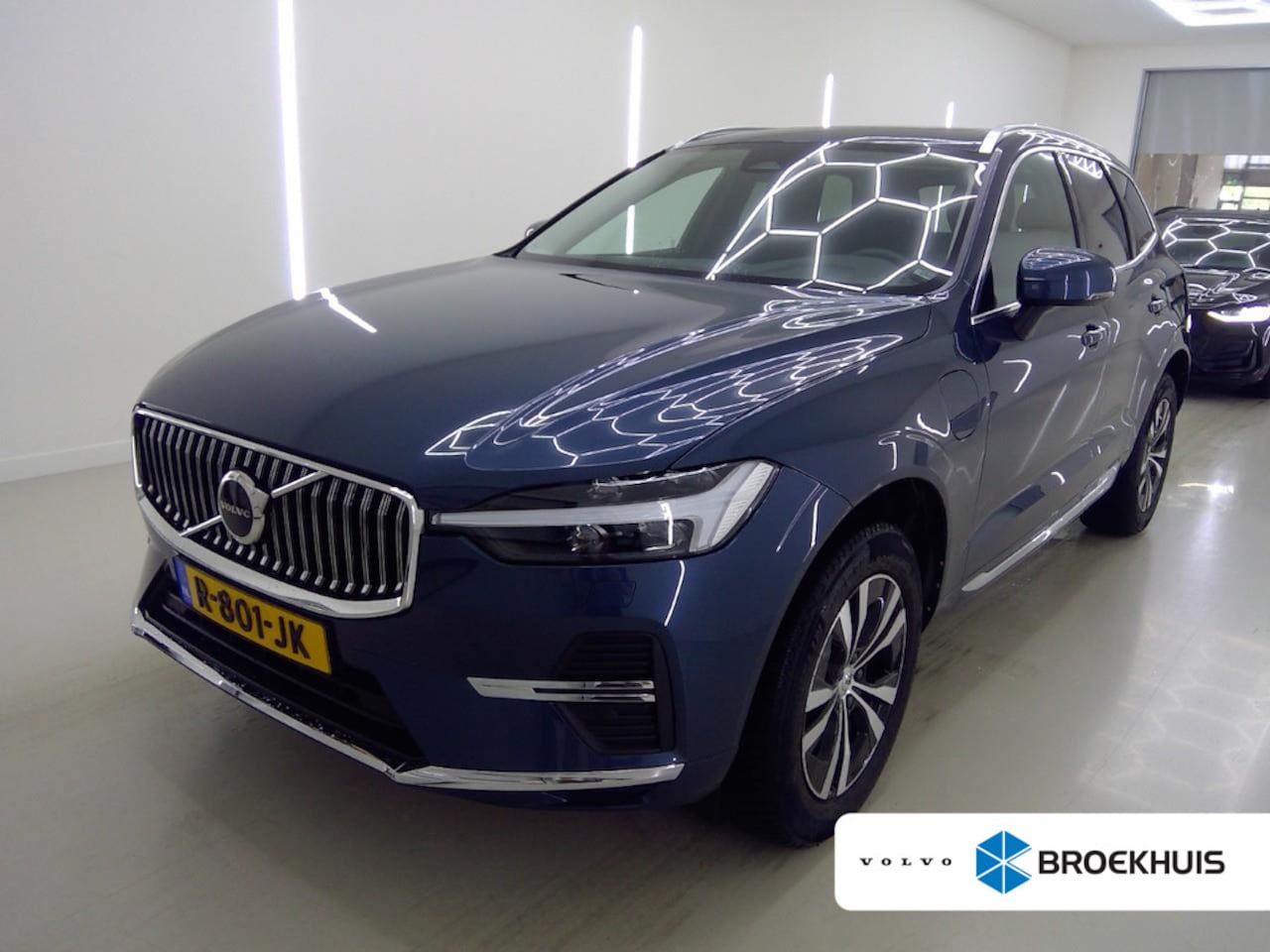 Volvo XC60 - T6 Plug -in hybride AWD Bright | Long Range | Panoramadak | Trekhaak | BLIS | Adaptieve LE - AutoWereld.nl