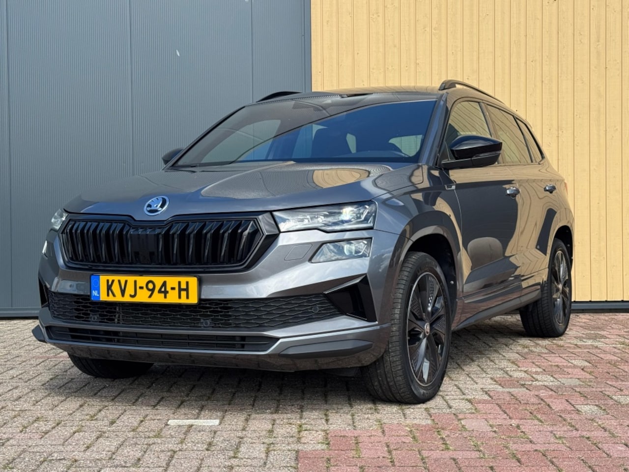 Skoda Karoq - 1.5 TSI 150pk Sportline Business | Cruise | DCC | Matrix Led | Winterpakket | Carplay | Ca - AutoWereld.nl