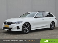 BMW 3-serie Touring - 320e xDrive / Trekgewicht 1.500 kg / PHEV / Dealer onderhouden / Elektrische achterklep /