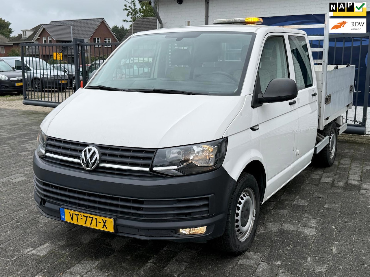 Volkswagen Transporter - 2.0 TDI L2H1 DC / OPEN LAADBAK / TREKHAAK / AIRCO / NAP!! - AutoWereld.nl