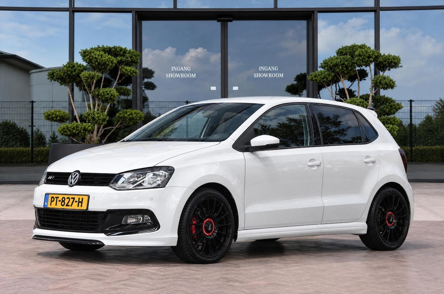 Volkswagen Polo - 1.2 TSI R-Line PDC | CAMERA | NETTE STAAT - AutoWereld.nl