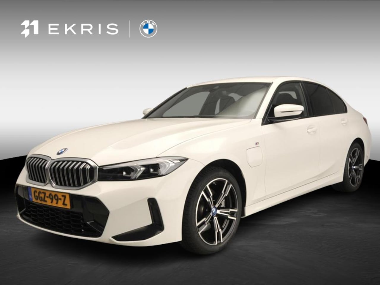 BMW 3-serie - Sedan 320e | M-Sportpakket | LED | Navigatie | Trekhaak | Stoelverwarming | DAB | Alu 18 i - AutoWereld.nl