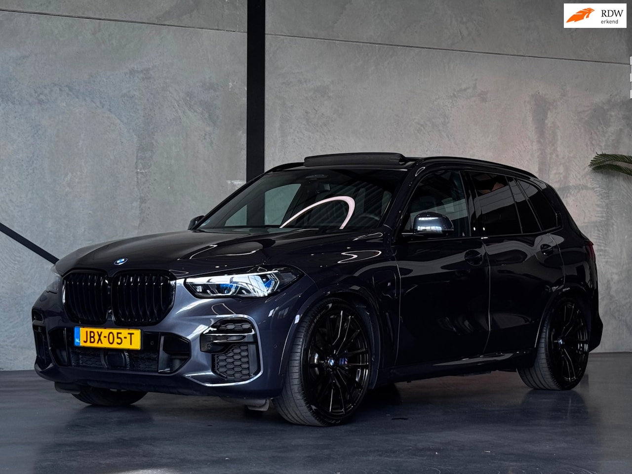 BMW X5 - 45e M-Sport,Pano,Carbon,Stoelkoeling,Laser,Massage,Crafted Clarity,4-zone Clima,SoftClose, - AutoWereld.nl