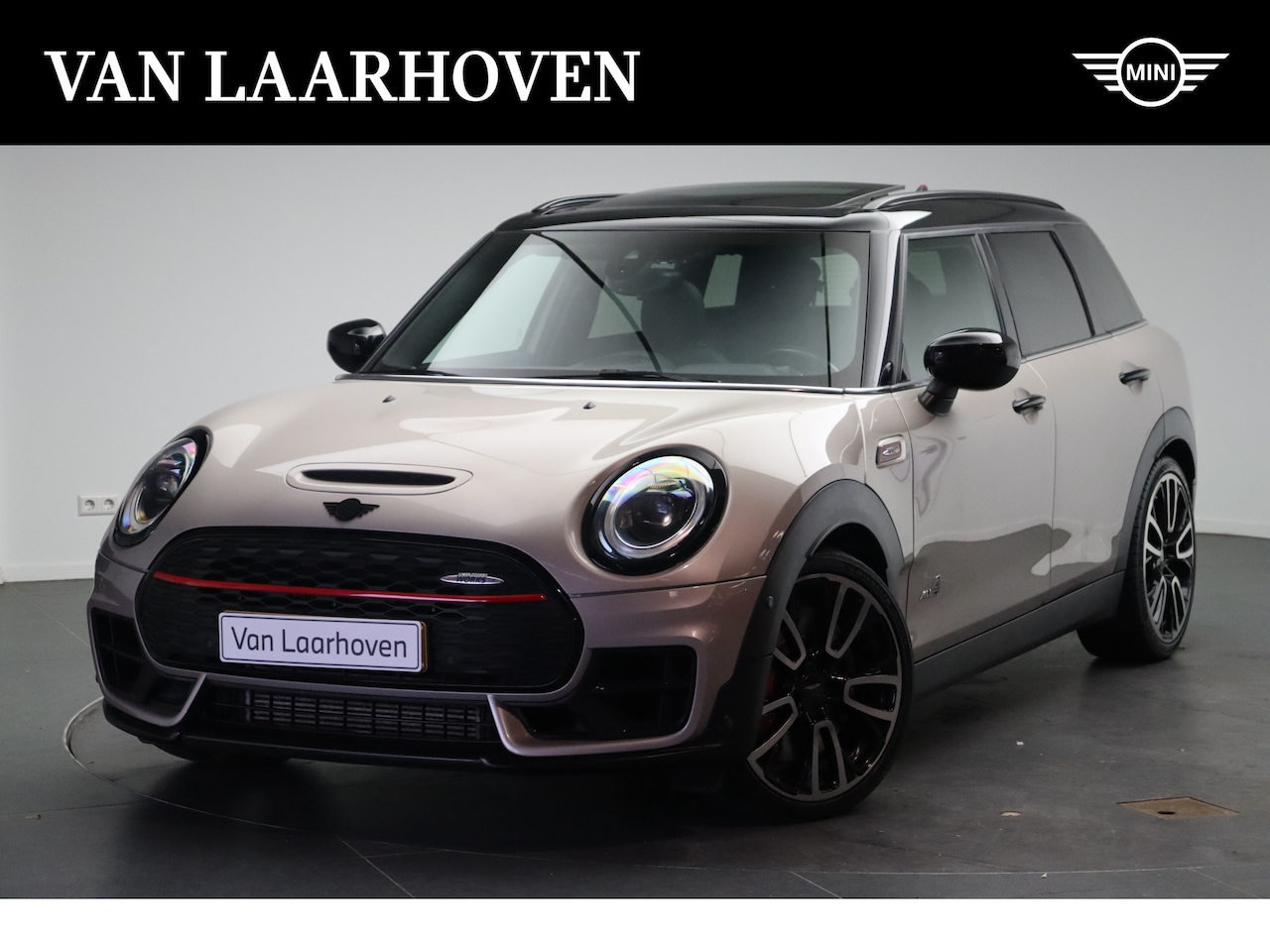 MINI Clubman - JCW ALL4 Automaat / Panoramadak / Comfortstoelen / Comfort Access / Achteruitrijcamera / 1 - AutoWereld.nl