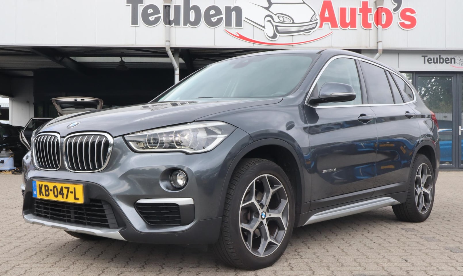BMW X1 - sDrive16d Centennial High Executive | Trekhaak | Sportstoelen | Head up display | Leder | - AutoWereld.nl