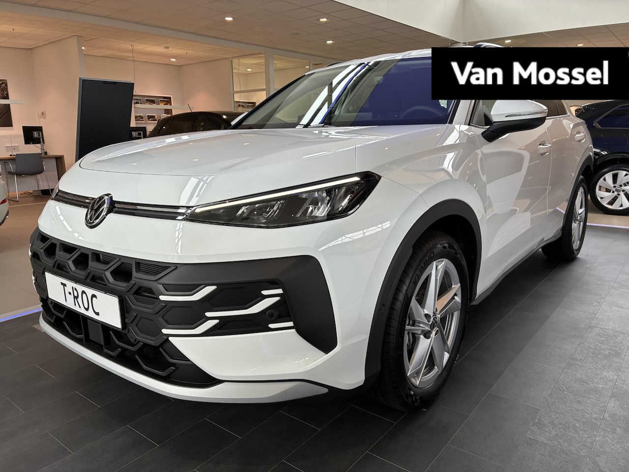 Volkswagen T-Roc - 1.5 eTsi Life First Edition | Automaat | Adaptive cruise control | Stoelverwarming | Stuur - AutoWereld.nl