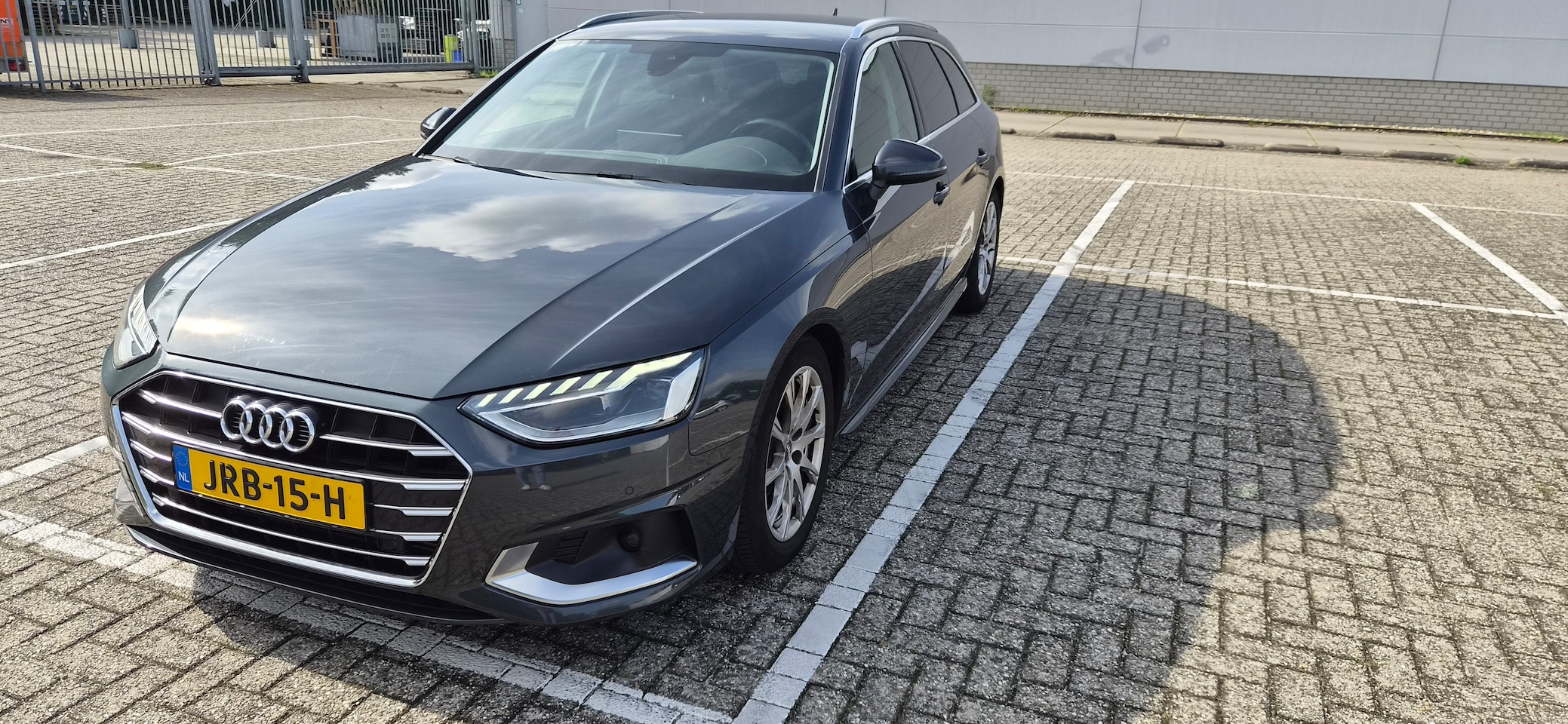 Audi A4 Avant - 40 TFSi Launch edition Sport - AutoWereld.nl
