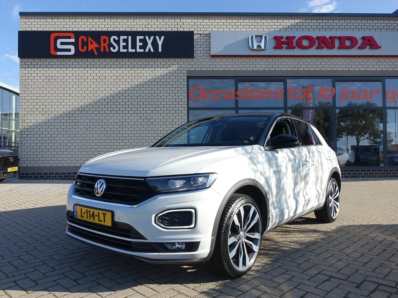 Volkswagen T-Roc - 1.5 TSI 150pk 7-DSG Sport Business R met 4 Nieuwe 4 Seizoenenbanden - AutoWereld.nl