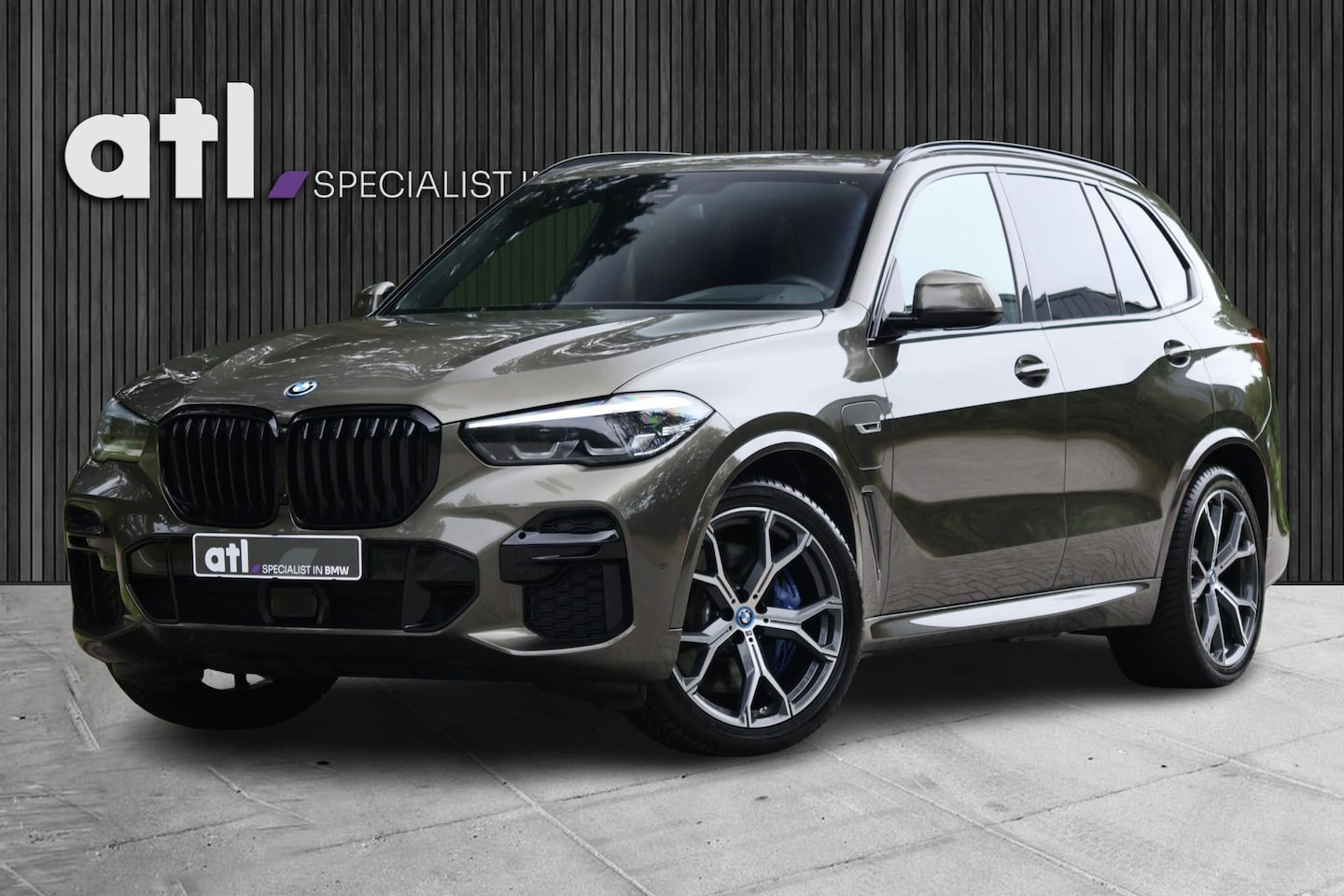 BMW X5 - xDrive45e Executive M-Sport | HUD | Adap Cruise | Memory | Elektr. trekhaak | Alarm kl.3 | - AutoWereld.nl