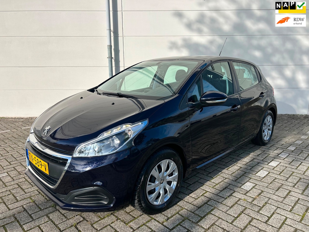 Peugeot 208 - 1.2 PureTech Active 2018 Airco Cruise controle Navi Trekhaak NL-Auto - AutoWereld.nl