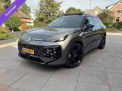 Volkswagen T-Roc - 1.5 eTsi R-Line First Edition Black Style /Hu Display /ElekTrekhaak / Panoramadak / Harmon