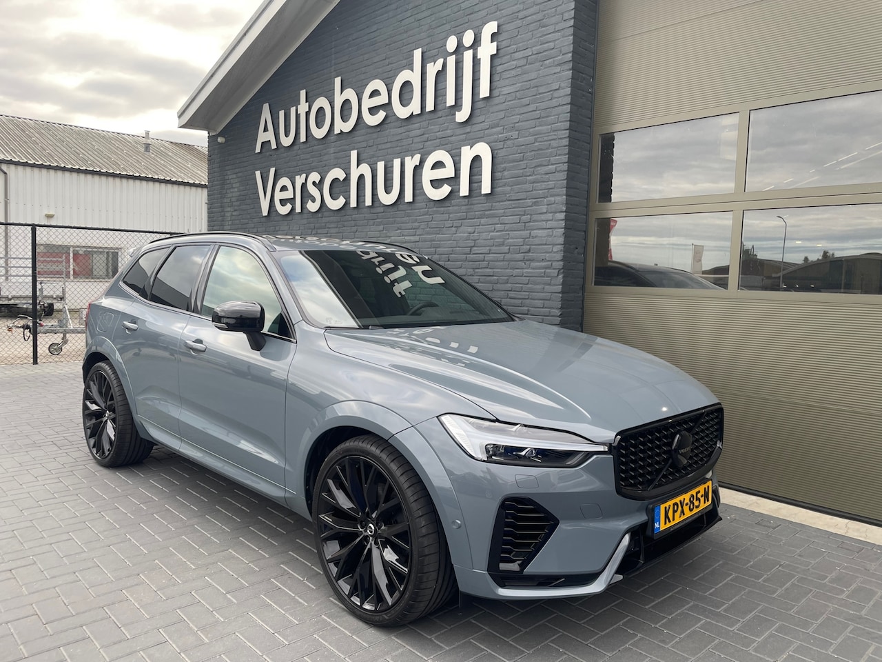 Volvo XC60 - 2.0 T6 Plug-in hybrid AWD Ultimate dark heico pano stoelverwarming 22 inch verlaagd - AutoWereld.nl