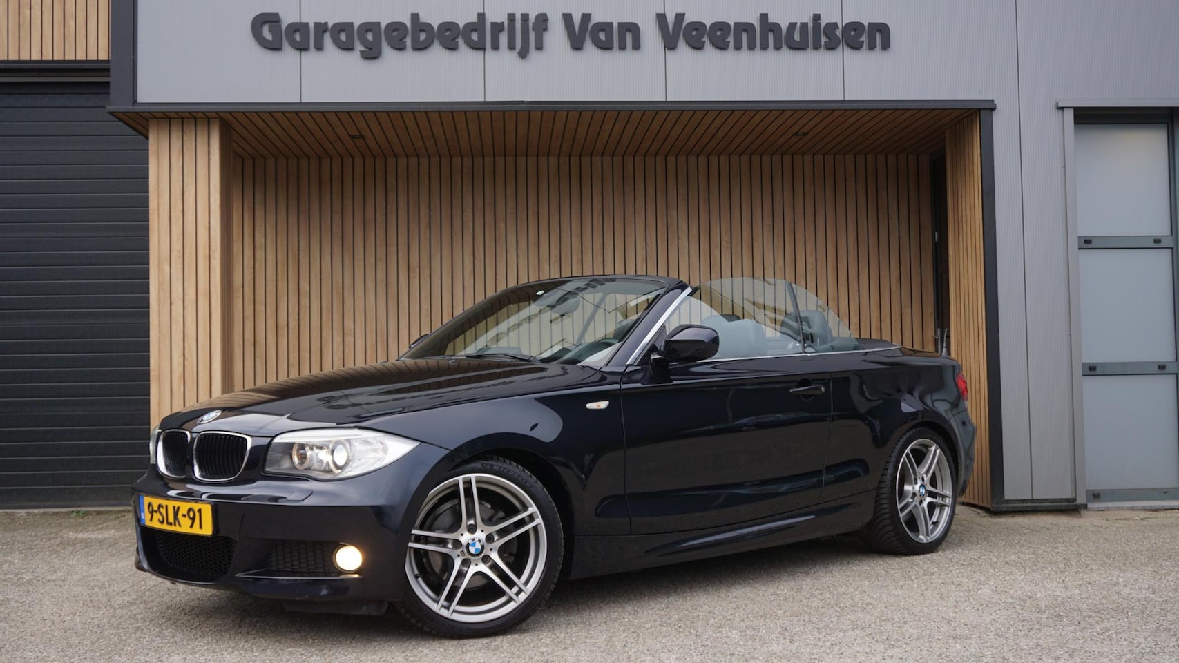 BMW 1-serie Cabrio - 118i 143pk Automaat M Sport Edition Leder Xenon 18inch LM *CarbonSchwarz* 74907km! NL auto - AutoWereld.nl