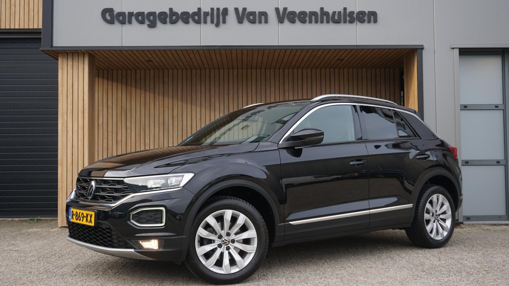 Volkswagen T-Roc - 1.5 TSI 150pk DSG Sport Clima Keyless DAB Virtual Cockpit Adap-Cruise 17 inch LM 93244km! - AutoWereld.nl