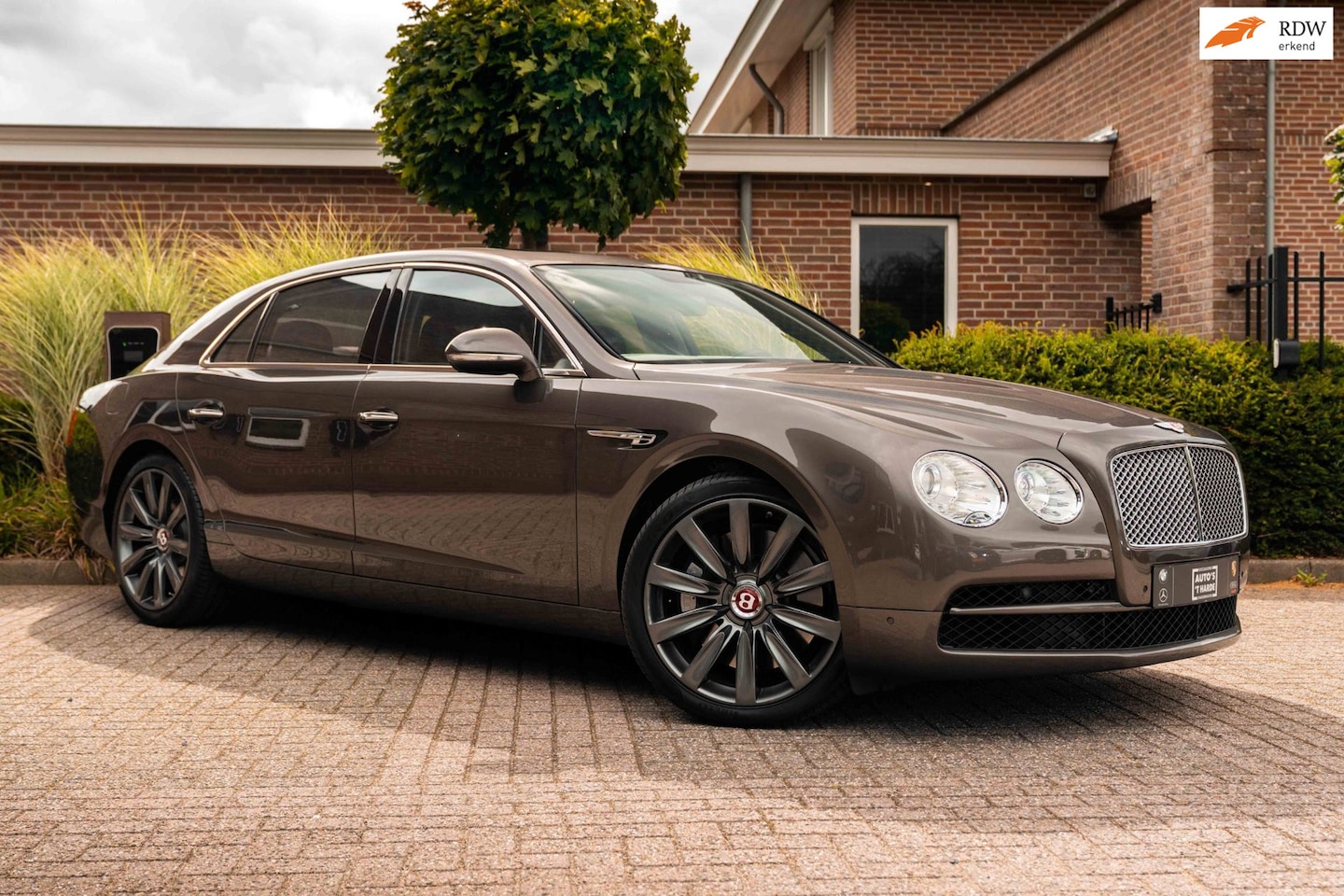 Bentley Flying Spur - 4.0 V8 507 PK | Massage | Softclose | Schuifdak | Luchtvering | 21'' - AutoWereld.nl