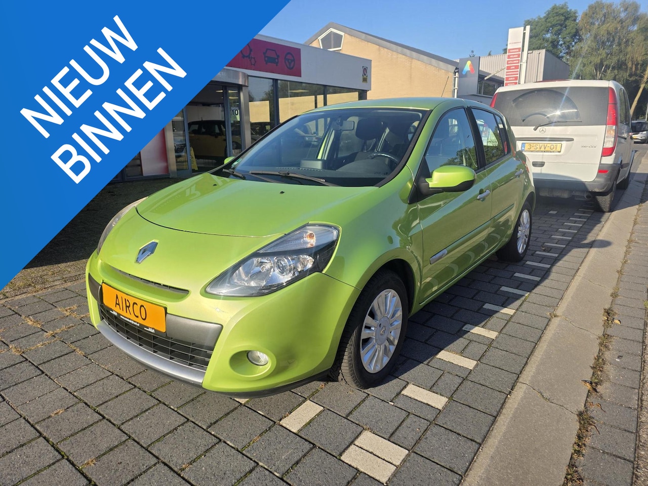 Renault Clio - 1.2 Expression 5 deurs, airco, sportvelgen, navigatie - AutoWereld.nl