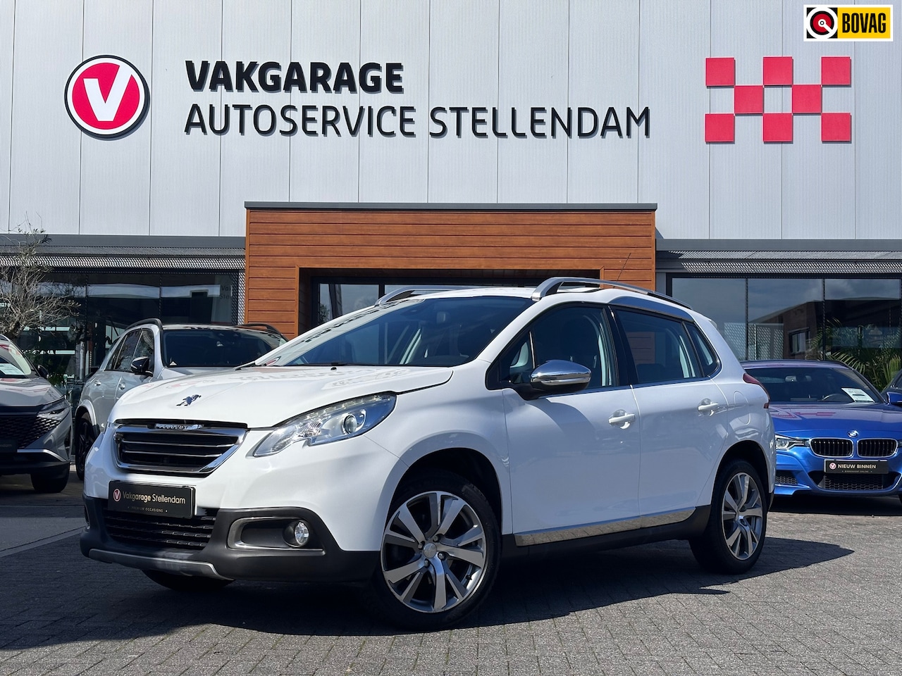 Peugeot 2008 - 1.2 Allure Automaat|Cruise Control|Trekhaak|Airco|Parkeersensoren|Half Leder - AutoWereld.nl