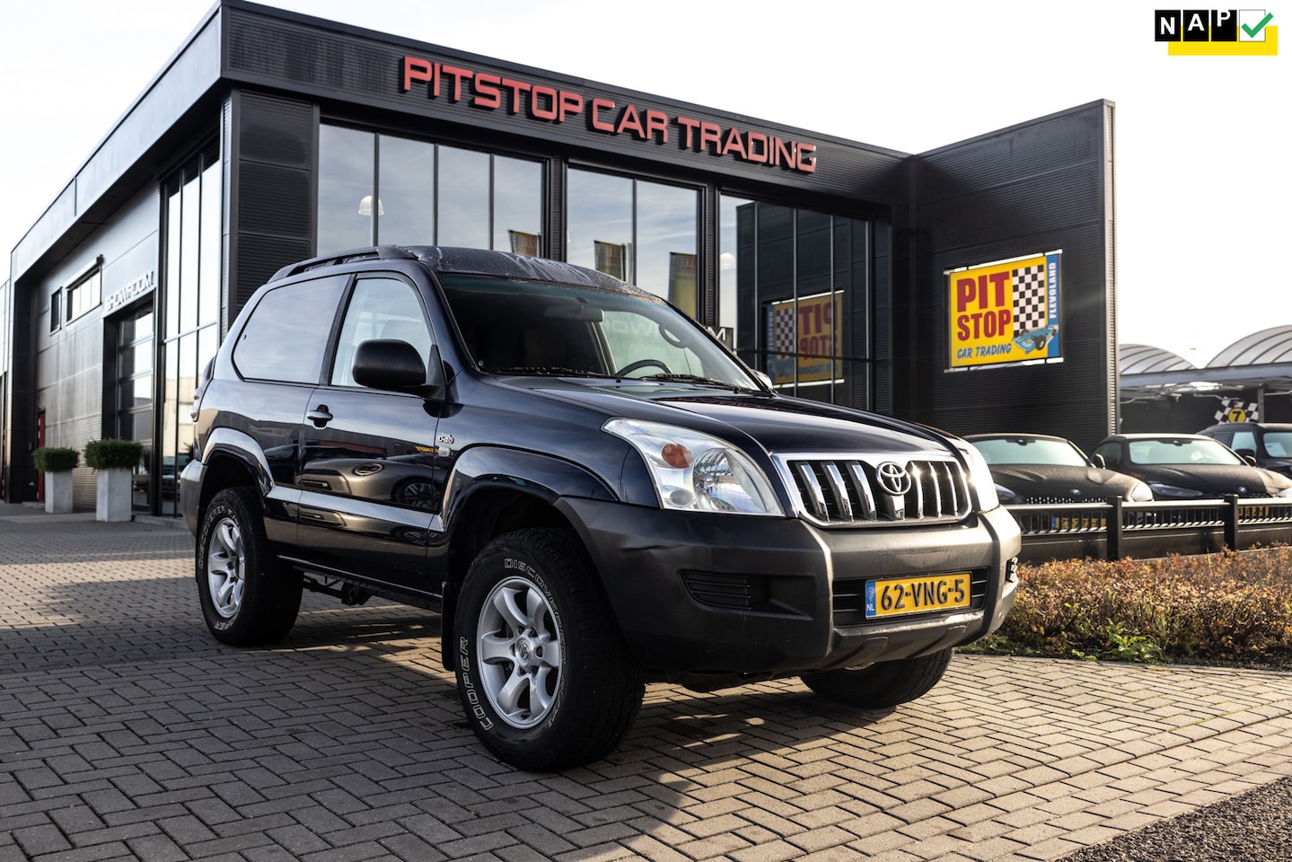 Toyota Land Cruiser - 3.0 D-4D LX HR Blind Van 3.0 D-4D LX HR Blind Van, Airco, 1e eigenaar, uniek! - AutoWereld.nl