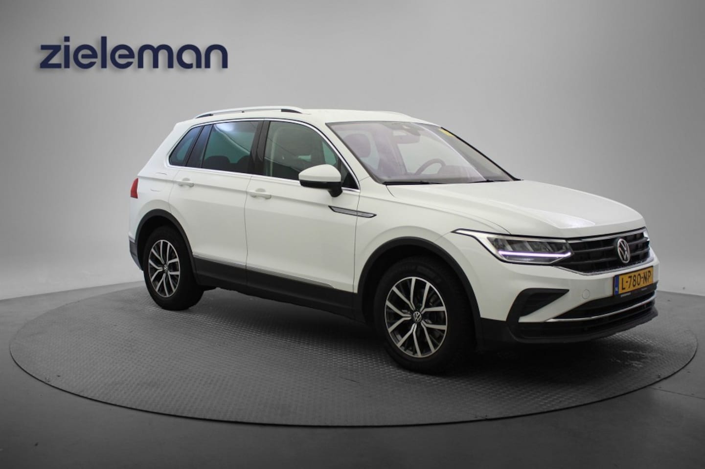 Volkswagen Tiguan - 1.5 TSI Life Business - Digitaal Cockpit, Carplay, Camera, Stoelverw. - AutoWereld.nl