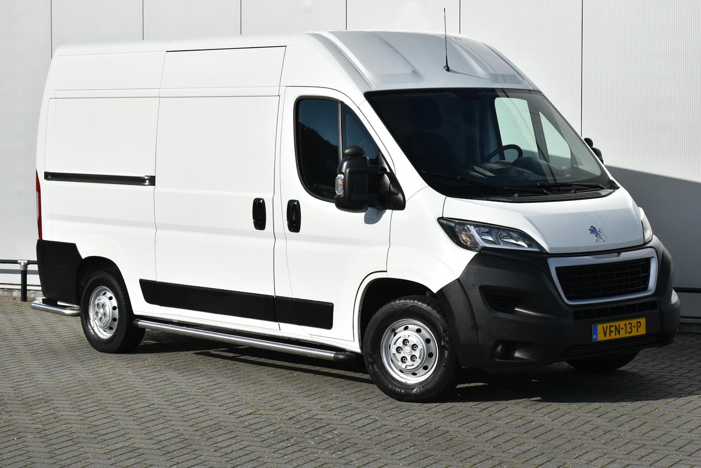 Peugeot Boxer - Bestel 330 2.2 BlueHDi 165 L2H2 Premium - AutoWereld.nl