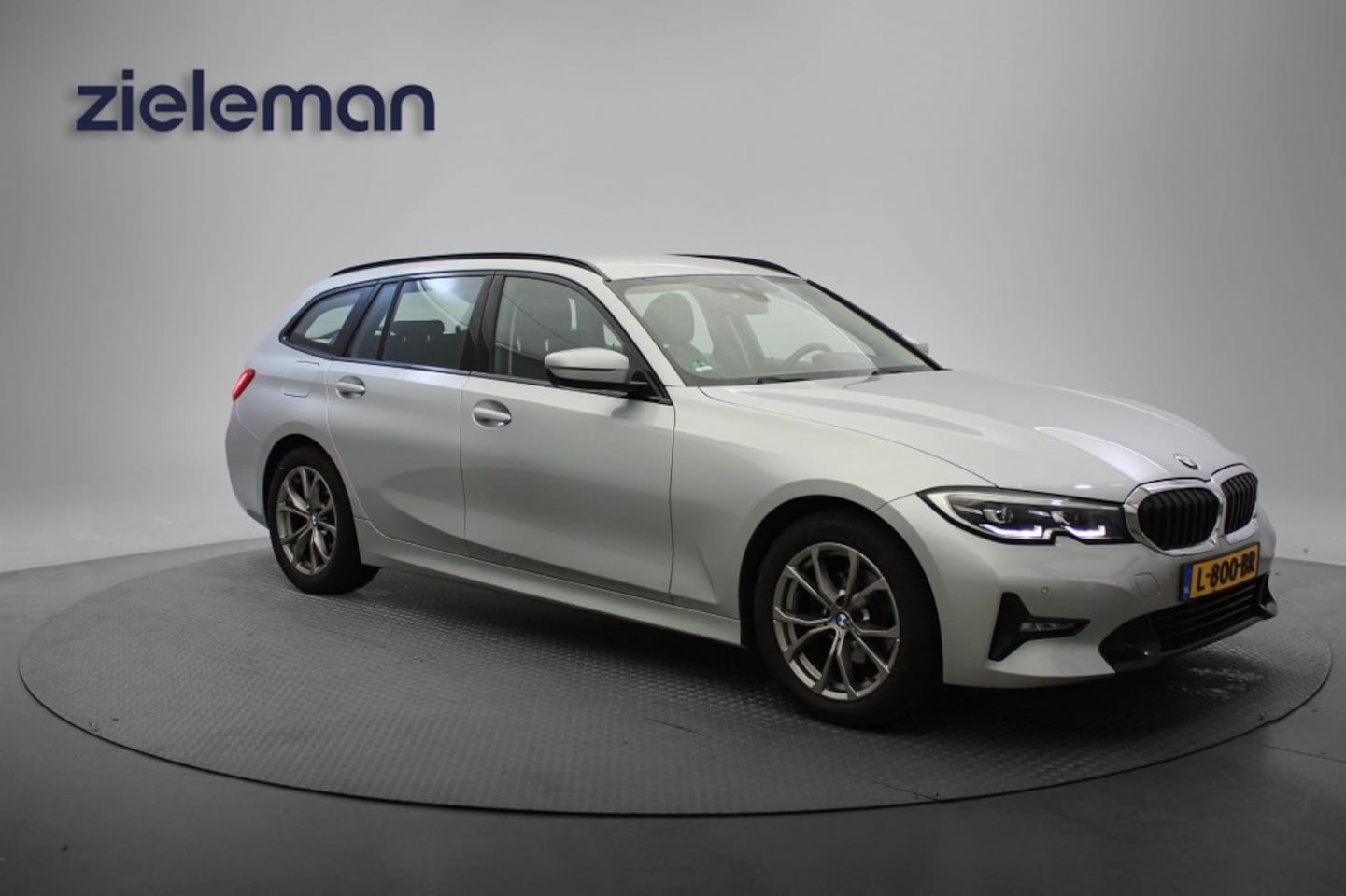 BMW 3-serie Touring - 318d Corporate High Executive Automaat - Carplay, Leer, Afn. Trekhaak - AutoWereld.nl