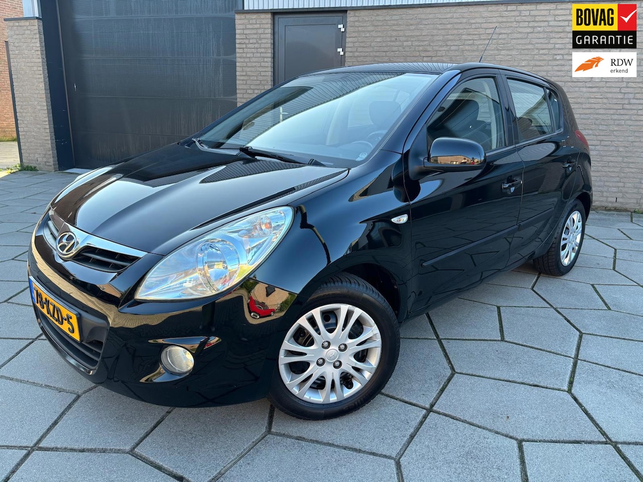 Hyundai i20 - 1.2i Business Edition|5 Drs|Airco|Zwartmetallic| - AutoWereld.nl