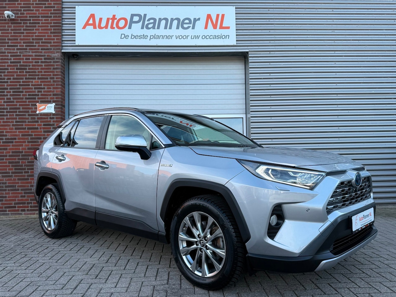 Toyota RAV4 - 2.5 Hybrid Executive! 360° Camera! Leder! Pano! - AutoWereld.nl