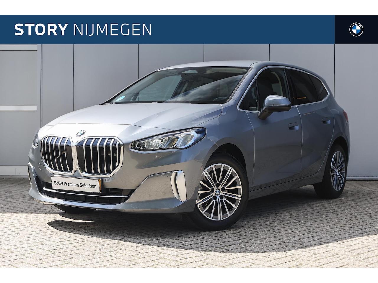 BMW 2-serie Active Tourer - 218i Luxury Line Automaat / Trekhaak / Harman-Kardon / Massagestoel / Getint glas - AutoWereld.nl