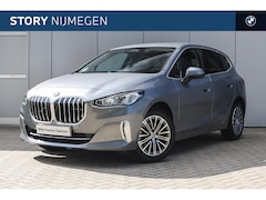 BMW 2-serie Active Tourer - 218i Luxury Line Automaat / Trekhaak / Harman-Kardon / Massagestoel / Getint glas