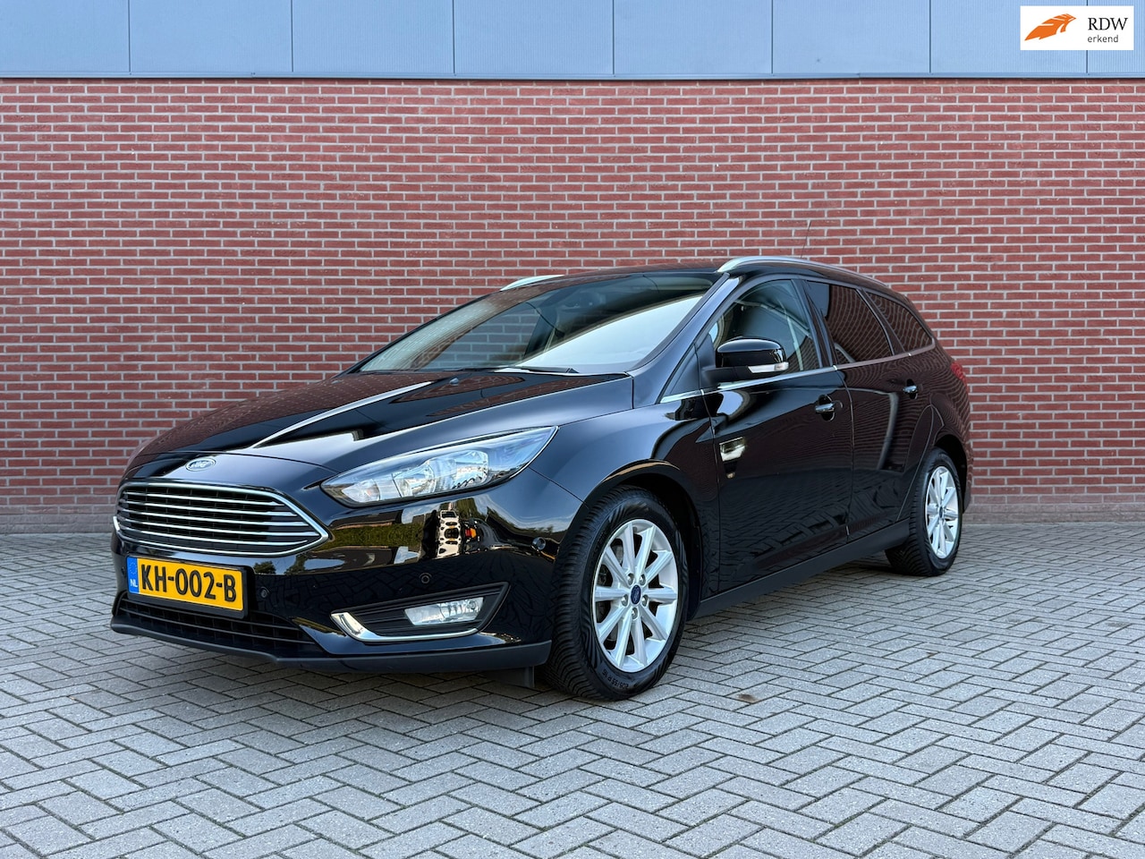 Ford Focus Wagon - 1.0 Titanium D-riem vervangen / Airco / Cruise / PDC / Stoelverwarming - AutoWereld.nl