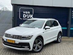 Volkswagen Tiguan - 1.5 TSI ACT R-LINE AUTOMAAT Trekhaak Head UP display Navigatie Automatische Airco LMV Adap