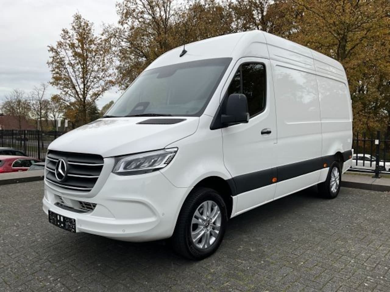 Mercedes-Benz Sprinter - 317 L2H2 RWD 3.5T AHK Stoelverw. Voorruitverw. | Leder - AutoWereld.nl