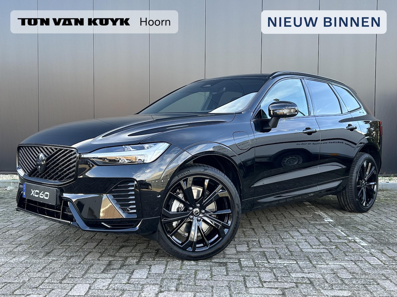 Volvo XC60 - 2.0 T6 Plug-in hybrid AWD Plus Black Edition Panorama dak / Extra getint glas / 360 camera - AutoWereld.nl