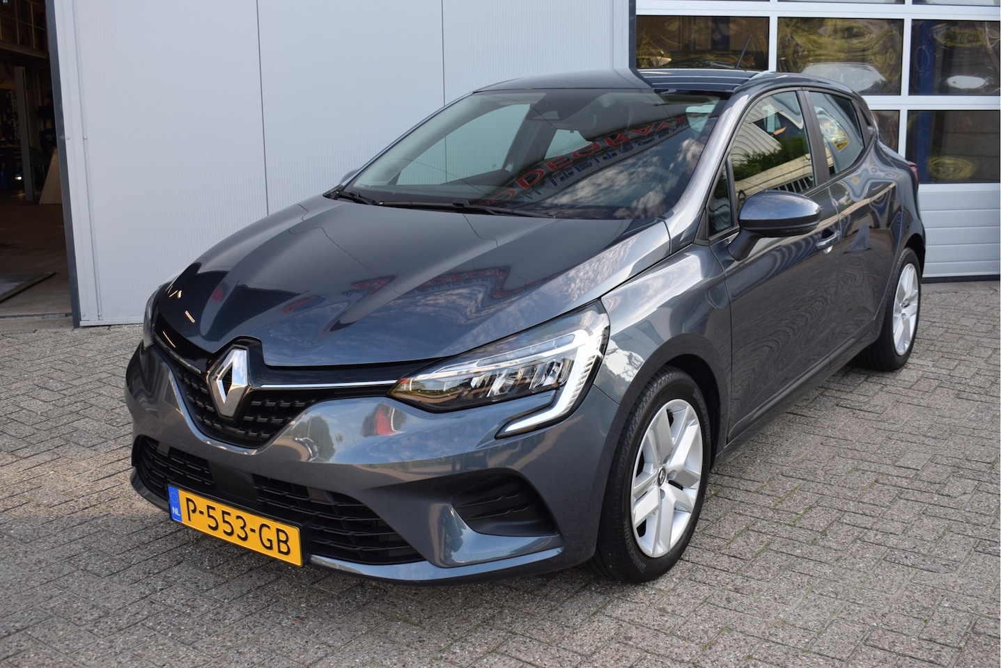 Renault Clio - 1.6 E-Tech Hybrid 140 Zen | NL-Auto | Navi | Parkeersensoren - AutoWereld.nl