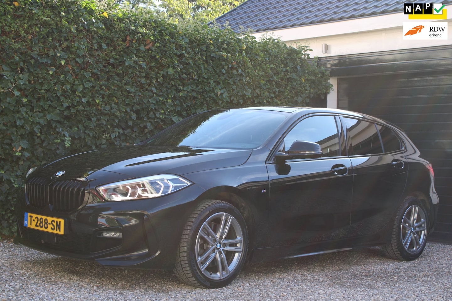 BMW 1-serie - 118i | M- pakket | Digitaal dashboard | BTW | 1e eigenaar | Carplay - AutoWereld.nl