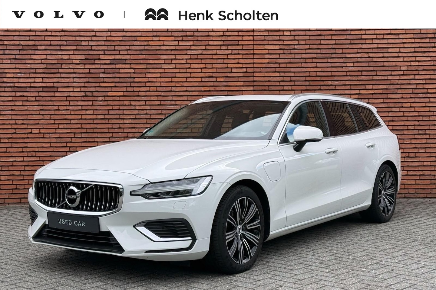 Volvo V60 - T8 Twin Engine AWD Inscription | Trekhaak | Panoramadak | Adaptieve Bochtverlichting | BLI - AutoWereld.nl