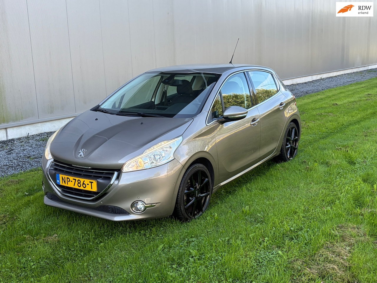 Peugeot 208 - 1.6 VTi Allure|Automaat|Elek Pakket|Trekhaak|Apk| - AutoWereld.nl