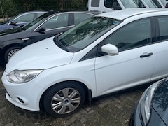 Ford Focus Wagon - 1.0 EcoBoost Titanium motorschade.