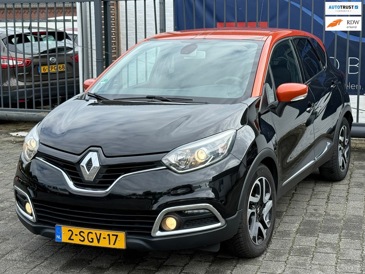 Renault Captur - 0.9 TCe Dynamique / NAVIGATIE / KEYLESS / CRUISE CONTROL / SENSOREN - AutoWereld.nl