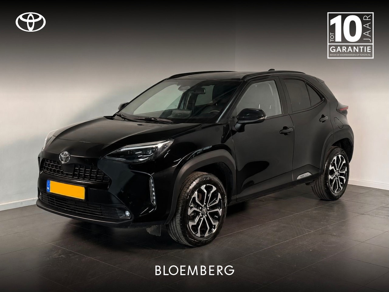 Toyota Yaris Cross - 1.5 Hybrid 115 First Edition + Winterpack | Stoel / Stuur en voorruitverwarming | Parkeers - AutoWereld.nl
