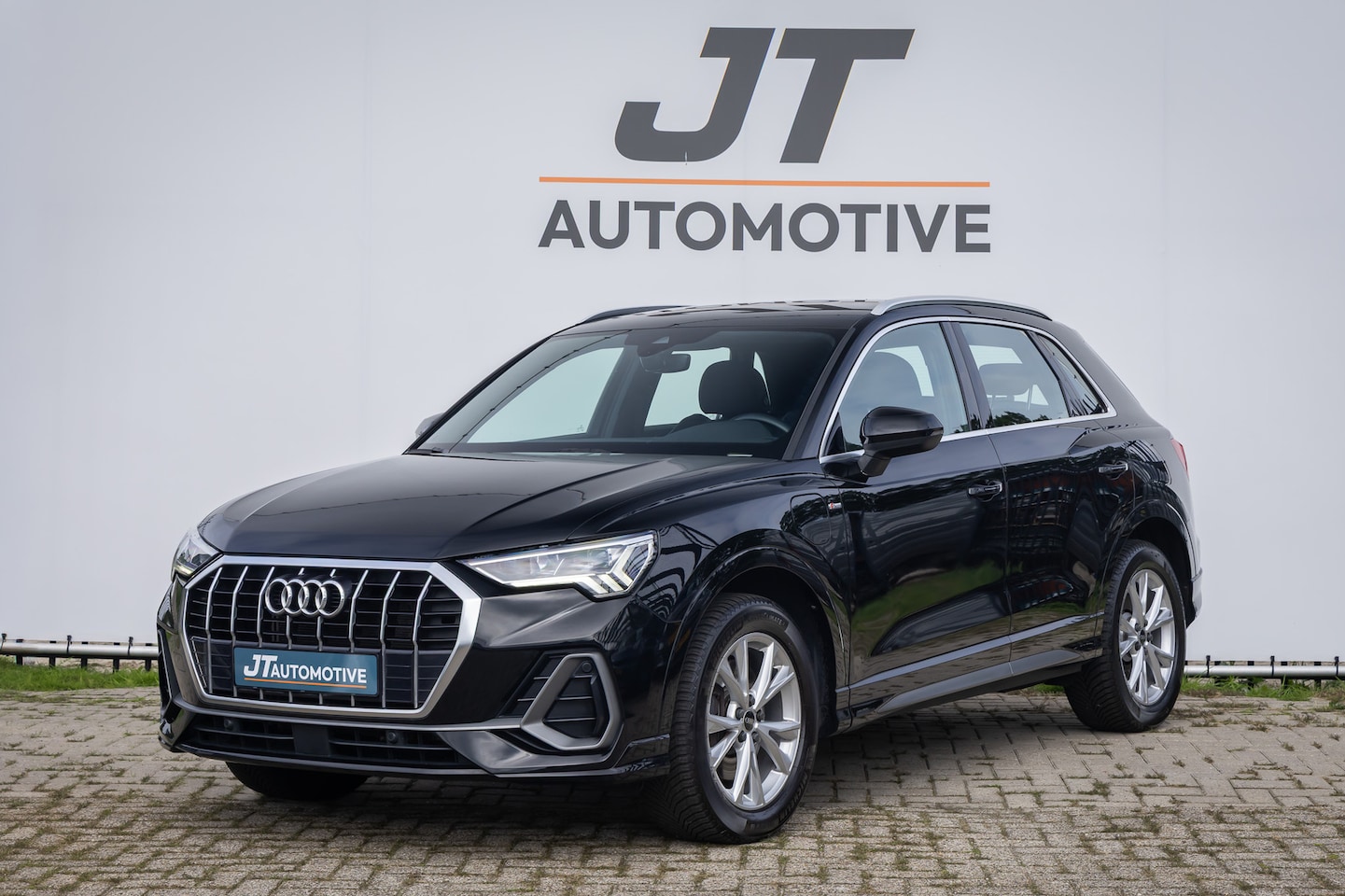 Audi Q3 - E-TRON 45 TFSI e S edition Plug in Hyb Ledere bekleding | Camera | Carplay | PDC | Dodehoe - AutoWereld.nl