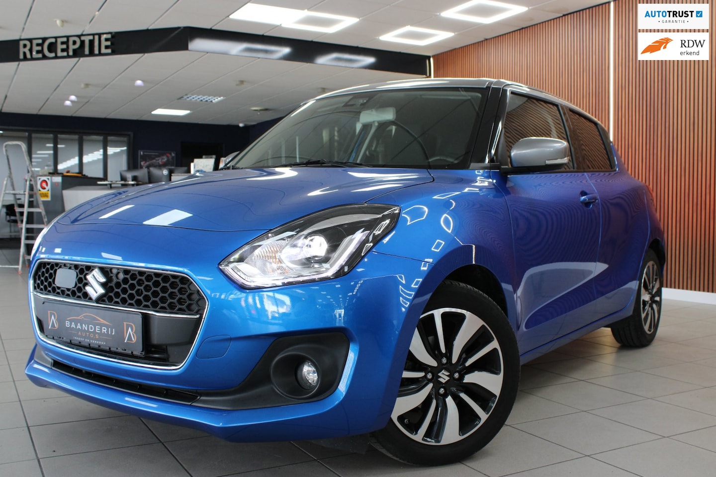 Suzuki Swift - 1.0 Stijl Automaat | Airco | Adaptieve Cruise control | Parkeer camea | Carplay | Stoel ve - AutoWereld.nl