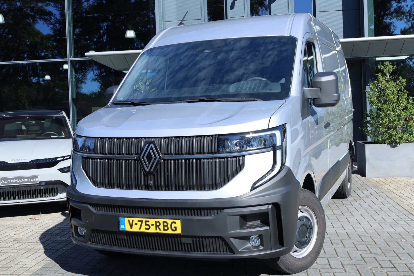 Renault Master - T35 2.0 dCi 150 pk L2H2 Extra | Camera | Zilver met. | R-Link | Trekhaak vb | BPM vrij - AutoWereld.nl