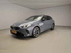 BMW 1-serie - 5-deurs M135 xDrive | M-Sportpakket | LED | Navigatie | Panoramadak | Elektr. zetels | DAB