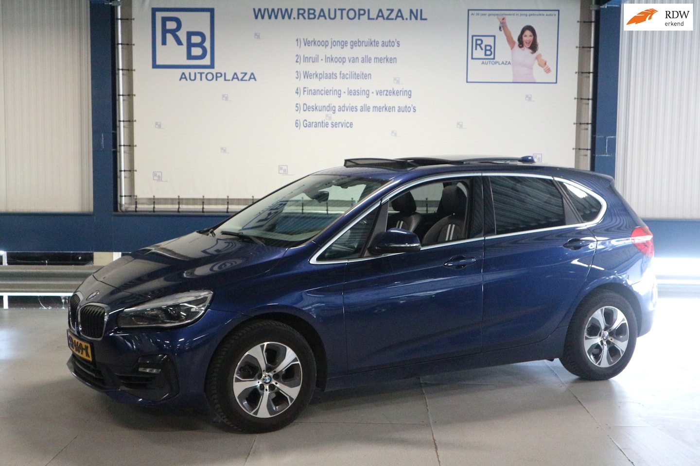 BMW 2-serie Active Tourer - 218i AUT + PANO + SPORT + XENON + NAP KM STAND ! ! ! - AutoWereld.nl