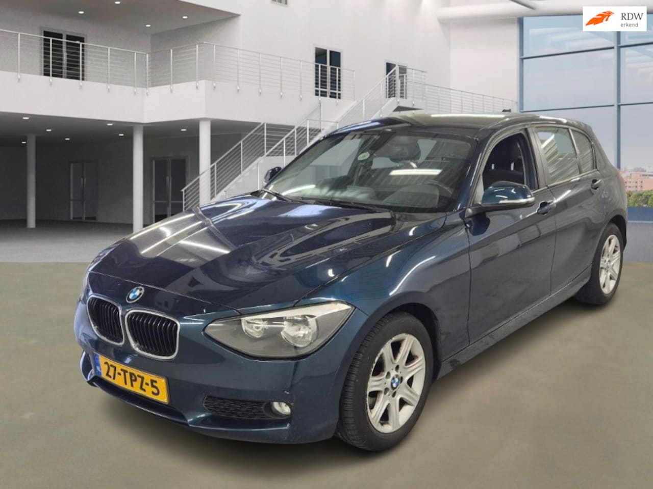 BMW 1-serie - 116i Business+ AUTOMAAT NAVI CRUISE 2 X SLEUTELS - AutoWereld.nl