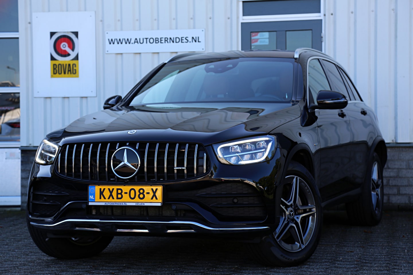 Mercedes-Benz GLC-klasse - 300e 4MATIC AMG Plug in hybride*Perfect MB Onderh.*BTW*ACC/Sfeerverl./Digi. Klokken/AMG Gr - AutoWereld.nl