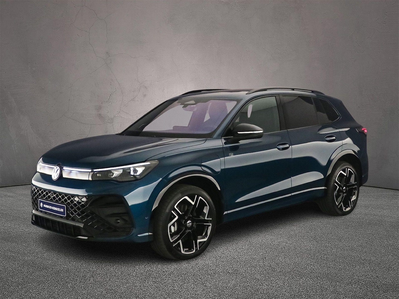 Volkswagen Tiguan - 1.5 eHybrid R-Line Edition 272pk DSG Automaat, Trekhaak, Panoramadak, Lederen bekleding, H - AutoWereld.nl